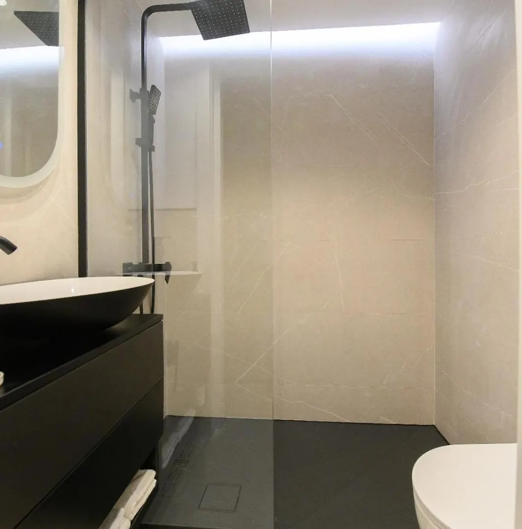 Friendly Apartment In Boekarest 0*,